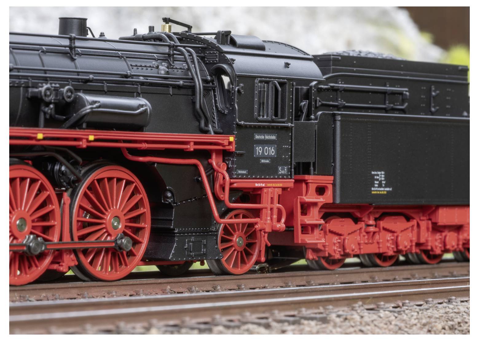 Märklin 038190 H0 Dampflok 19 016 DR/DDR