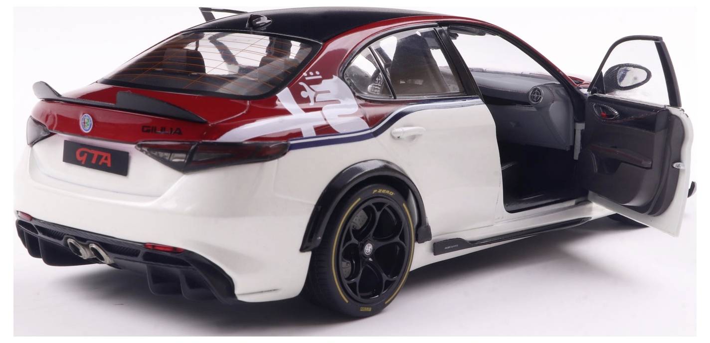 Solido PKW Modell Alfa Romeo Giulia GTA-M weiß Fertigmodell PKW Modell