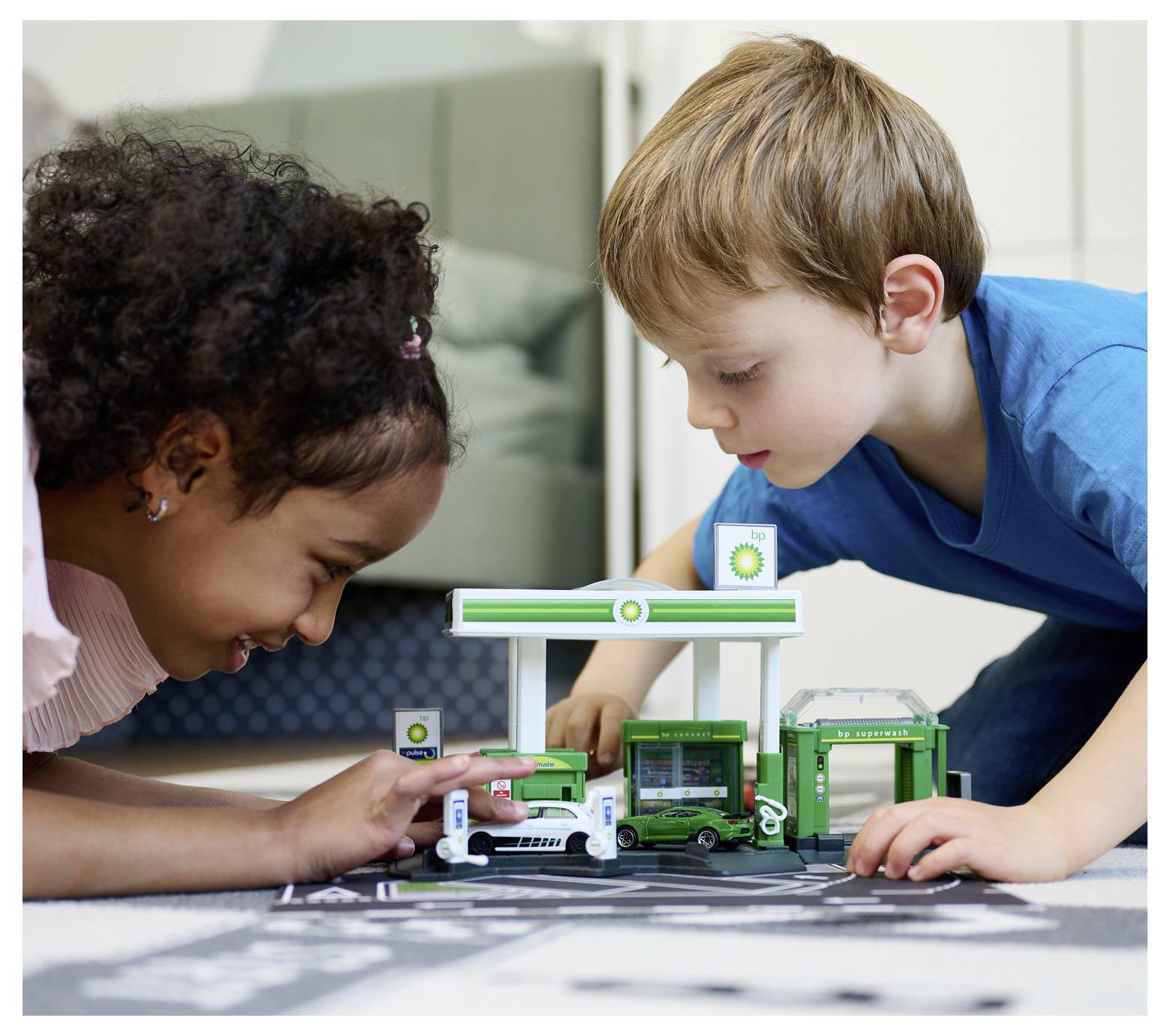 Majorette Petrol Station BP + 1 Vehicle Tankstellen-Set