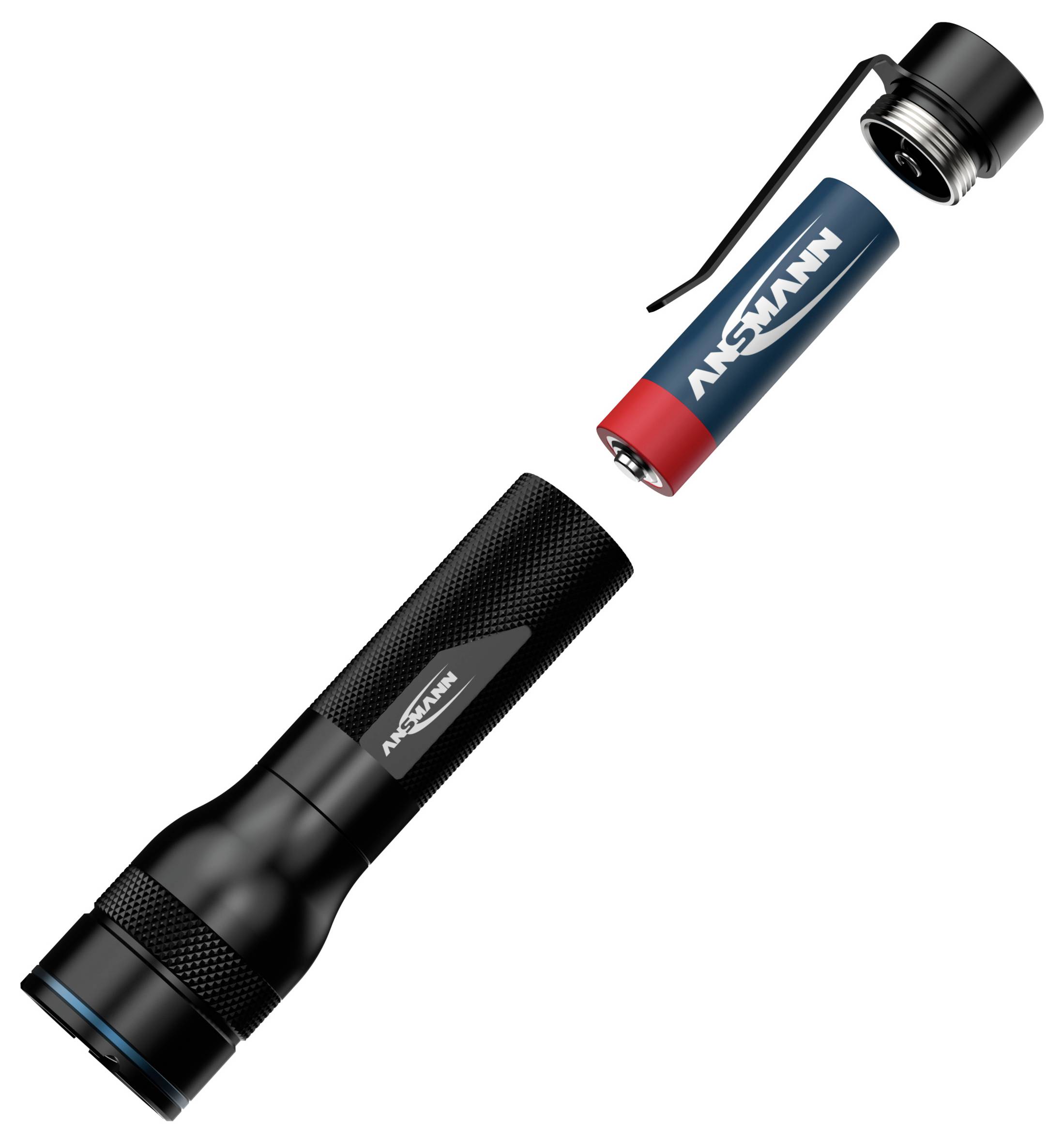Taschenlampe zerlegt, zeigt Lampengehäuse, Batterie mit ANSMANN-Beschriftung und abnehmbaren Enddeckel mit Clip, in Ausrichtung positioniert.