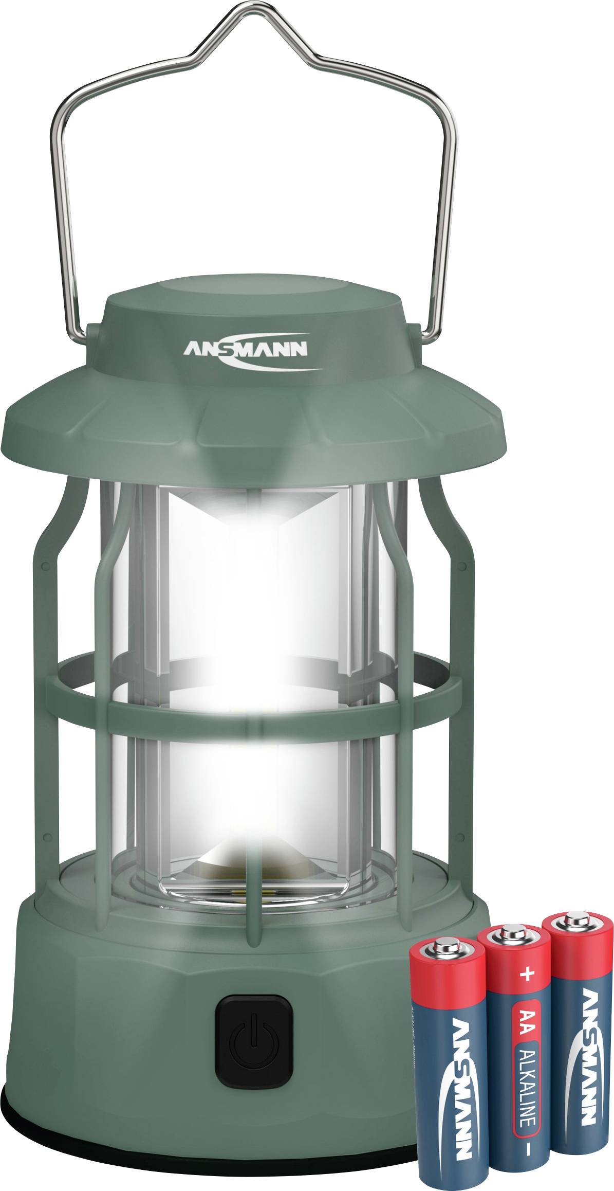 Eine grüne LED-Laterne mit einem stabilen Griff, die ein helles Licht von innen ausstrahlt. Drei AA-Batterien der Marke 'ANSMANN' sind daneben positioniert.