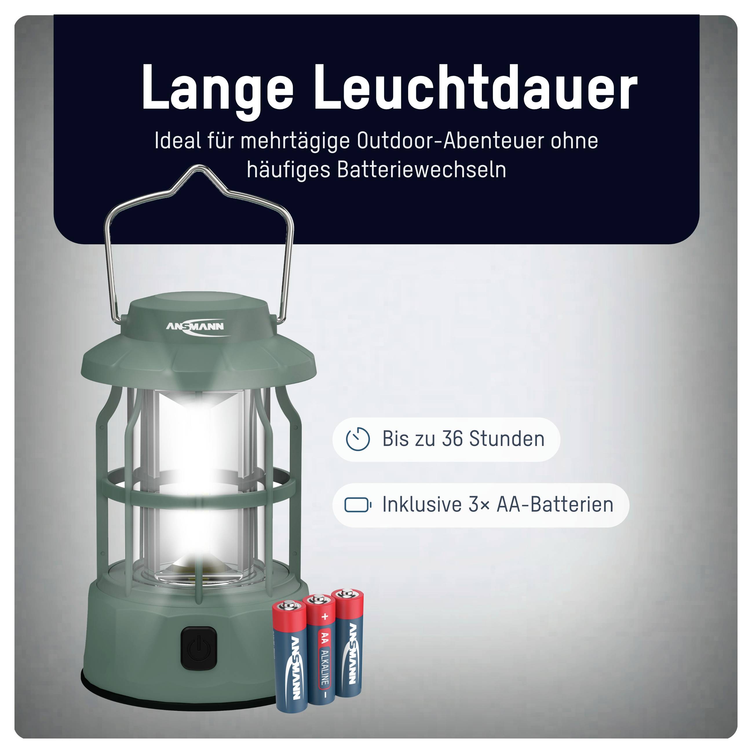 Grüne Laterne mit hellem Licht neben drei AA-Batterien. Text 'Lange Leuchtdauer, ideal für mehrtägige Outdoor-Abenteuer'.