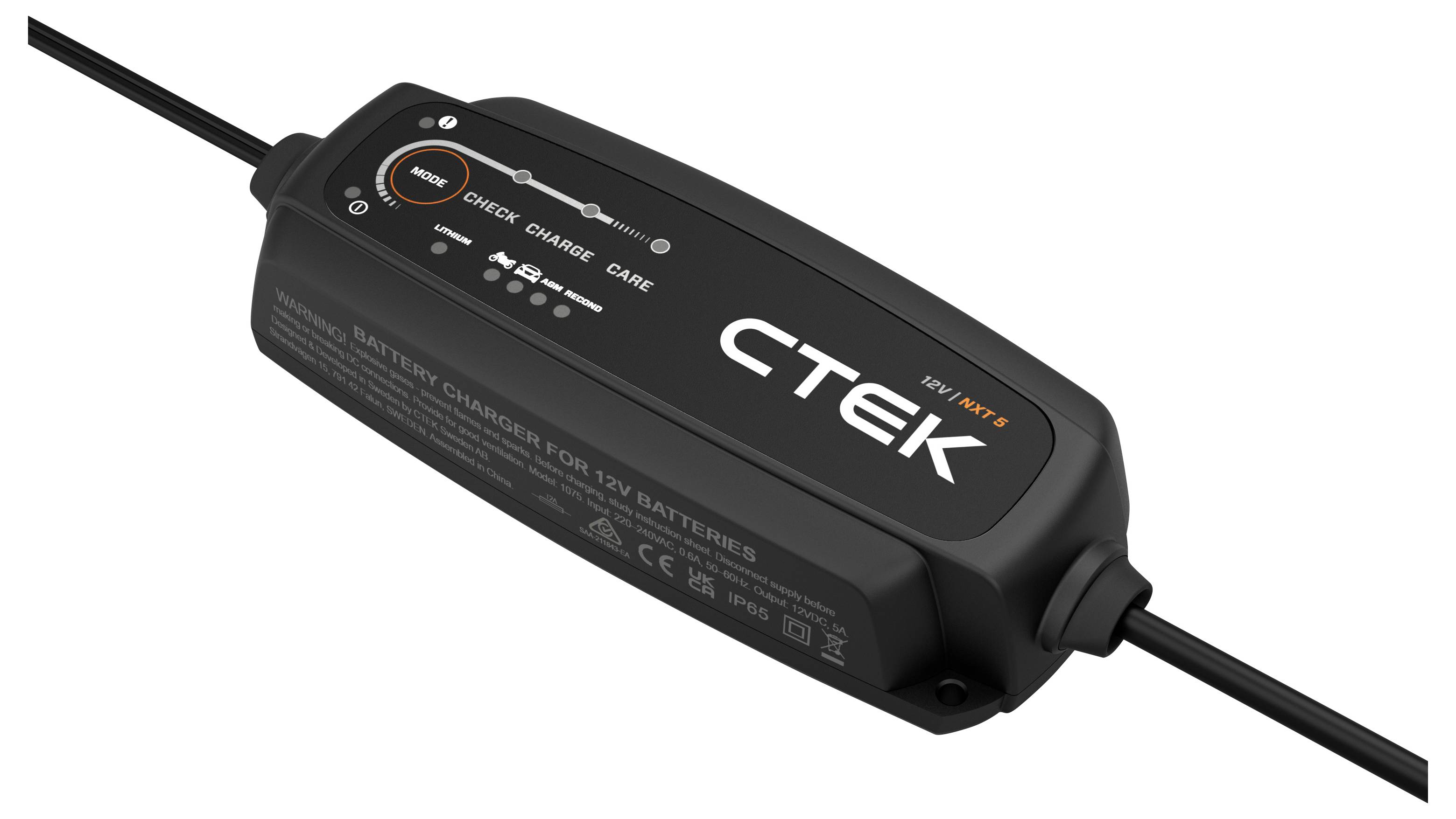 CTEK-Batterieladegerät für 12V-Batterien mit Anzeige von 'Leistung', 'Prüfen', 'Laden', 'Pflege' auf der Oberseite.