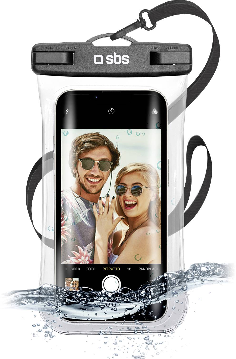 Telefon in wasserdichtem Gehäuse, teilweise in Wasser untergetaucht, mit Display, das ein lächelndes Paar-Selfie zeigt, mit angebrachter Trageschlaufe zum Tragen.