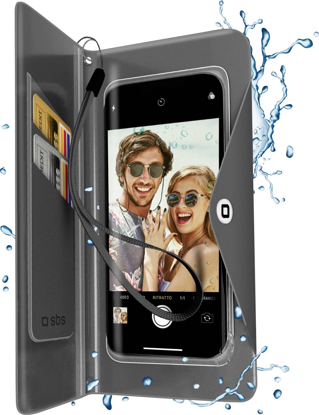 Eine wasserdichte Handyhülle wird gezeigt, in der ein Mobiltelefon ein lachendes Paar anzeigt. Wasserspritzer umgeben die Hülle und heben ihre Schutzfunktion hervor.