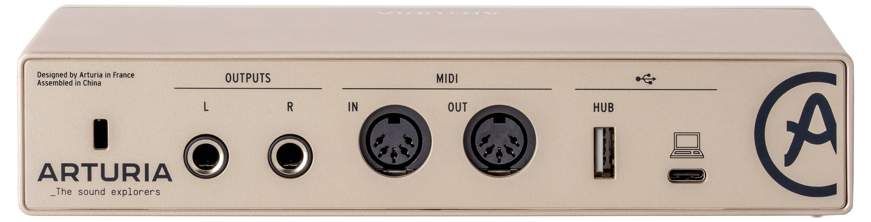 Arturia-Audiointerface in Beige-Farbe, zeigt Ausgänge für L und R, MIDI-Ein-/Ausgänge, USB-Hub und Stromanschlüsse.
