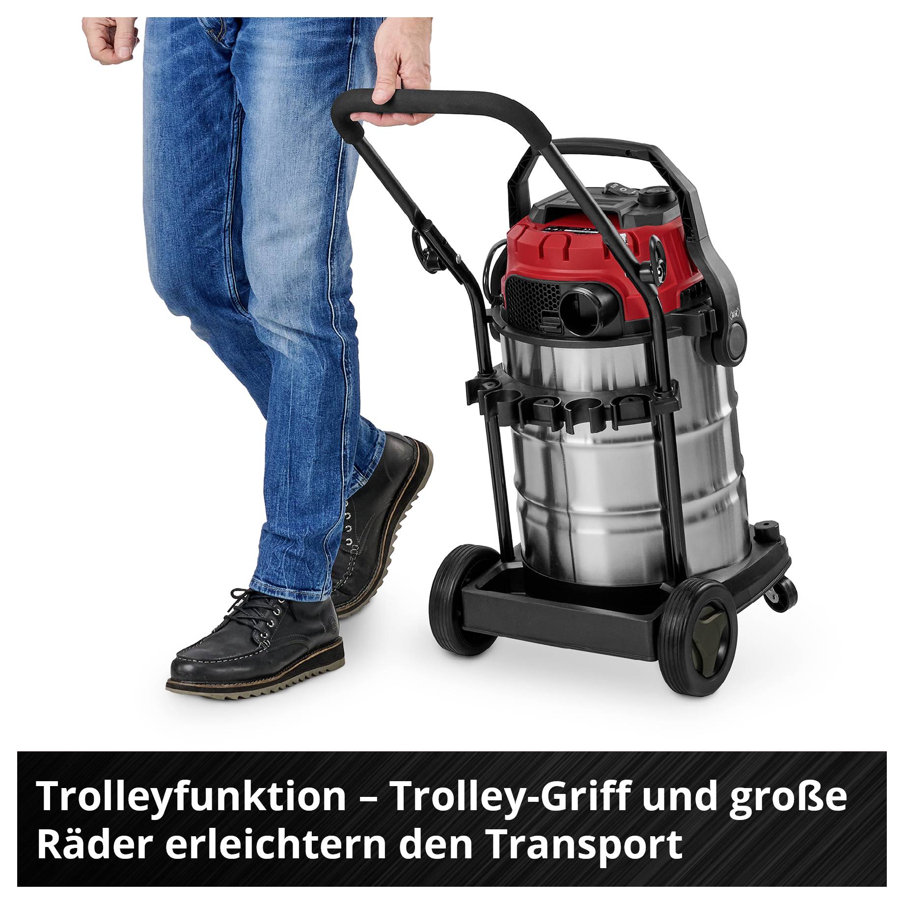 Mann zieht Industriesauger mit Trolley-Griff und Rädern.