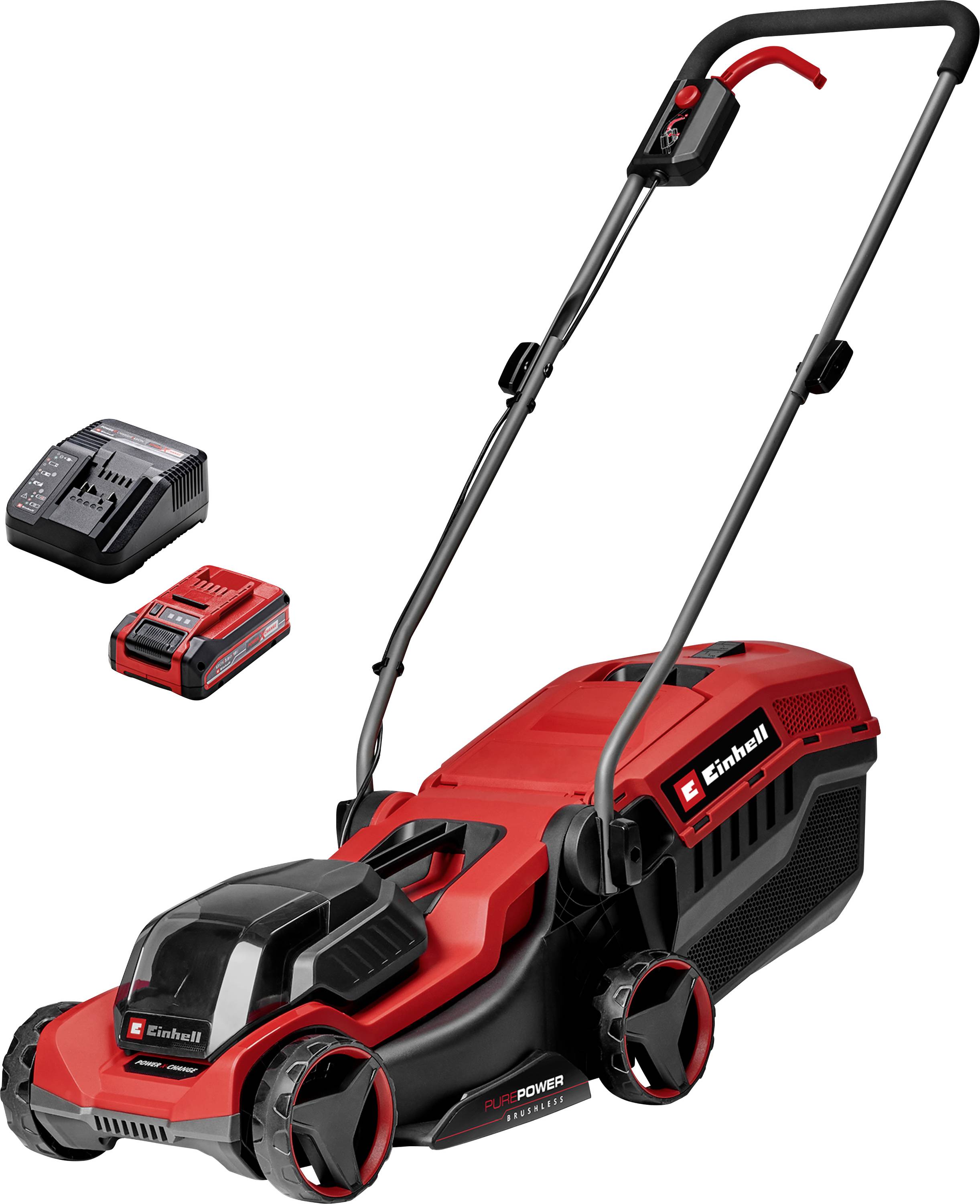 Ein roter und schwarzer kabelloser Rasenmäher mit Griff, ausgestattet mit zwei großen Hinterrädern und kleineren Vorderrädern. Enthält einen Akku und ein Ladegerät.