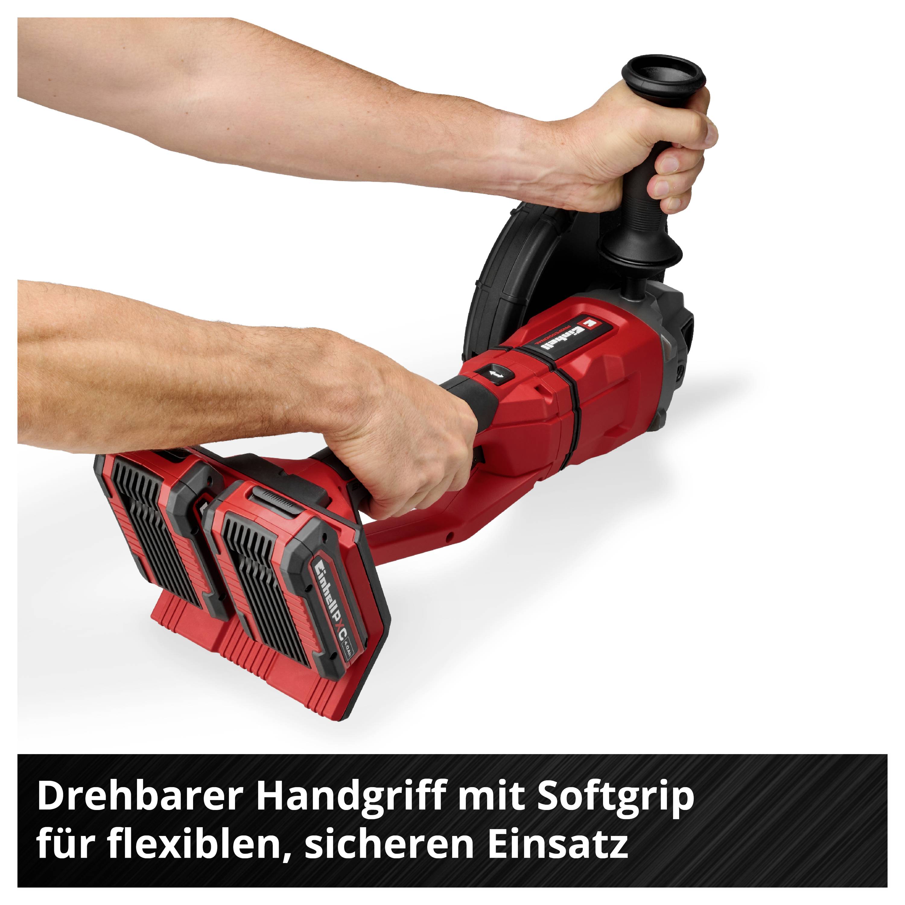 Ein roter, handgehaltener Winkelschleifer. Beschriftet: 'Drehbarer Handgriff mit Softgrip für flexiblen, sicheren Einsatz'.