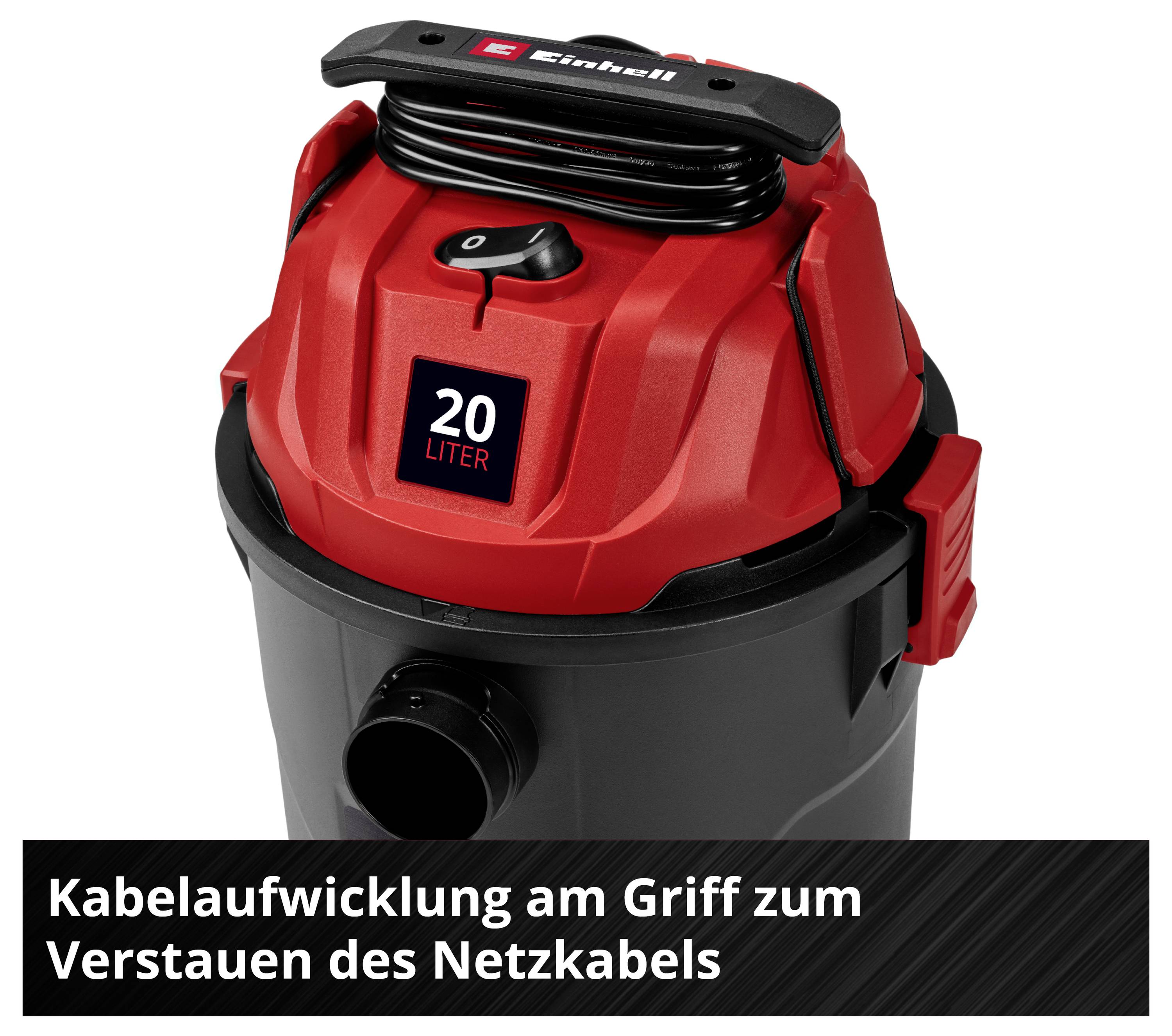 Ein roter und schwarzer Staubsauger mit der Aufschrift '20 Liter'. Er hat eine Kabelaufwicklung am Griff zum Verstauen des Netzkabels.