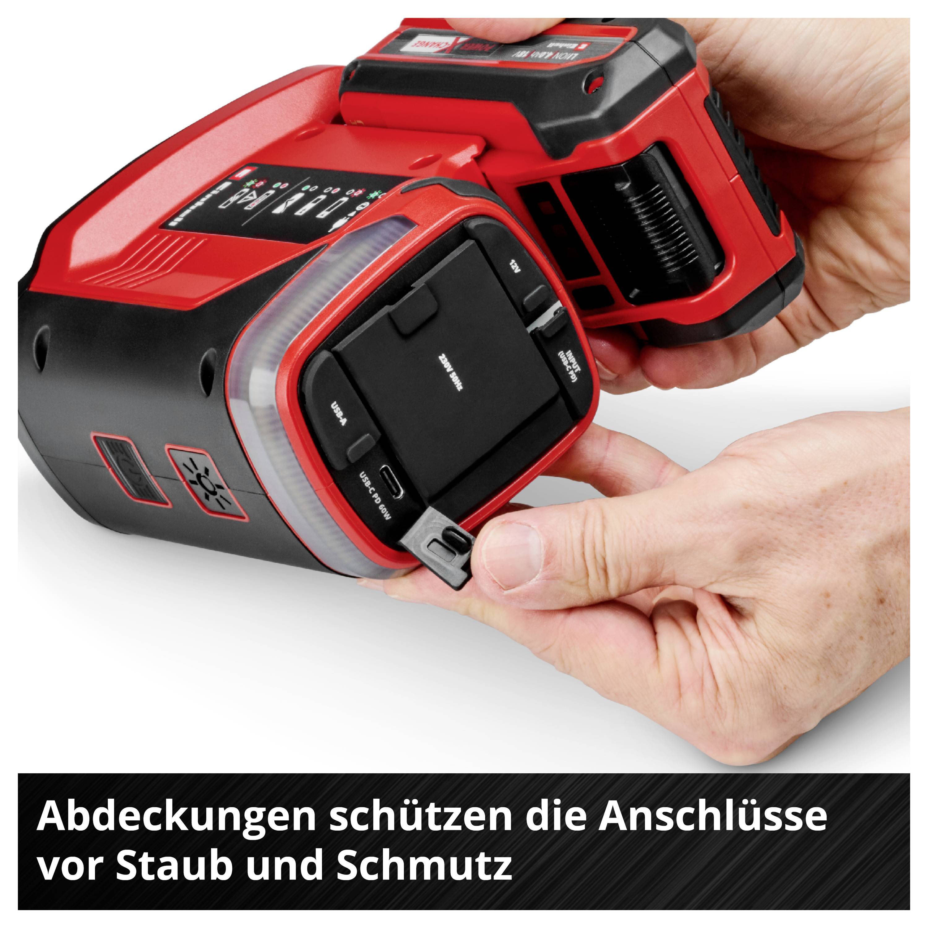 Mensch hält ein rotes Gerät, hebt Abdeckung an. Text unten: 'Abdeckungen schützen die Anschlüsse vor Staub und Schmutz'.