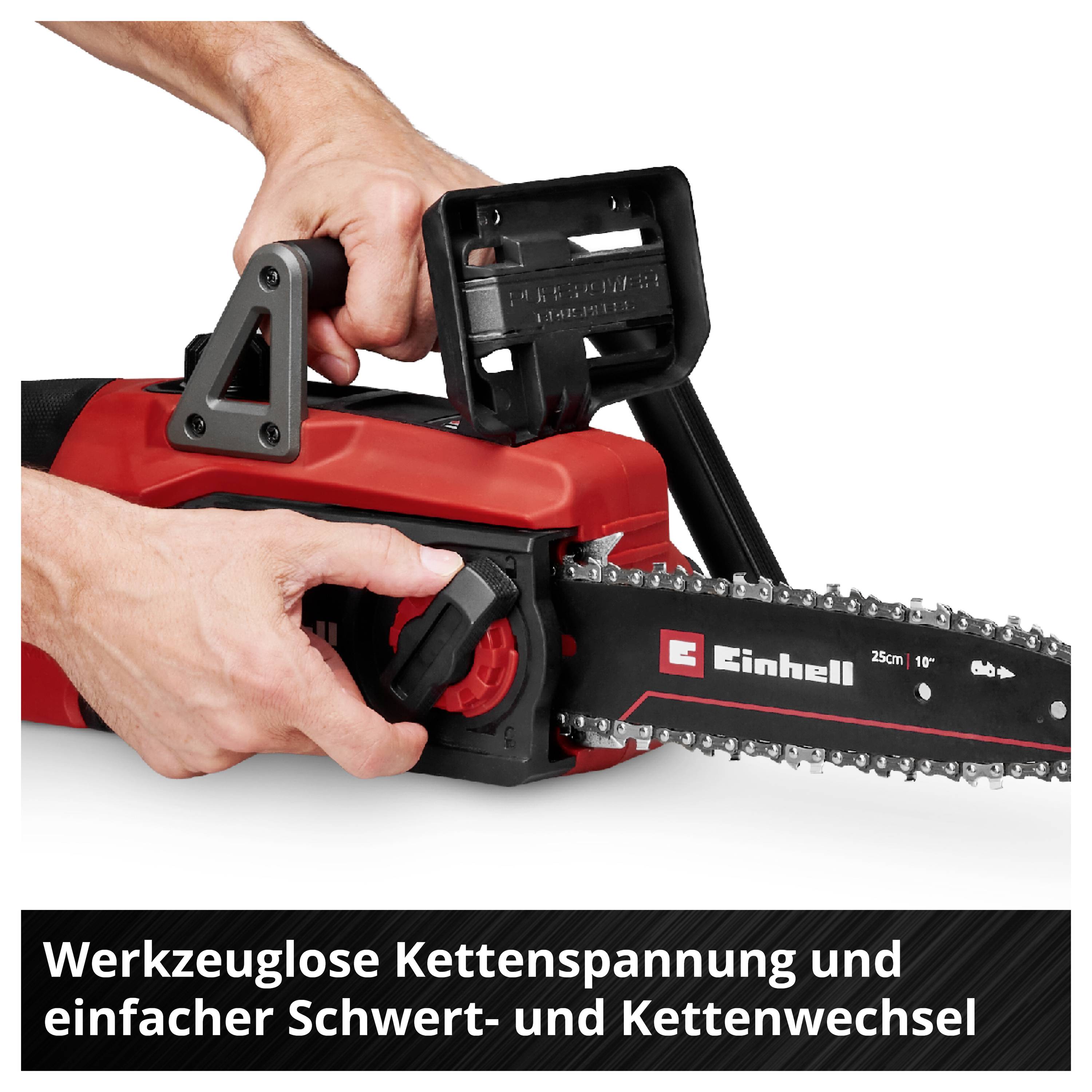Person bedient eine Einhell Kettensäge mit werkzeugloser Kettenspannung. Text: 'Werkzeuglose Kettenspannung und einfacher Schwert- und Kettenwechsel'.