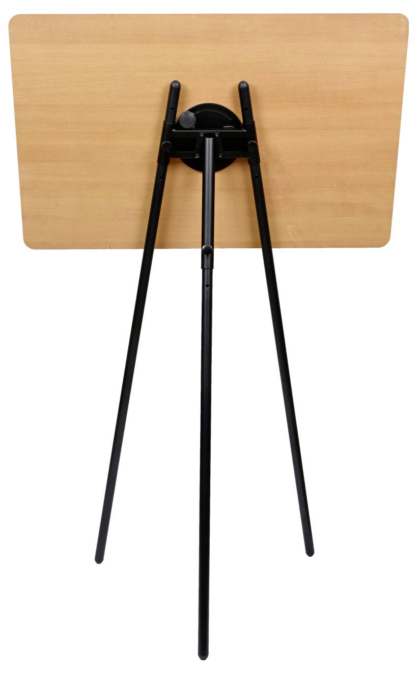 Eine Holztischplatte, die von einem schwarzen Metalldreifußständer gestützt wird, von hinten betrachtet.