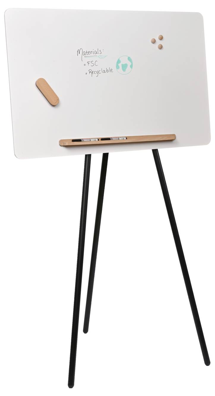 Eine weiße Staffelei mit schwarzen Metallbeinen zeigt den Text 