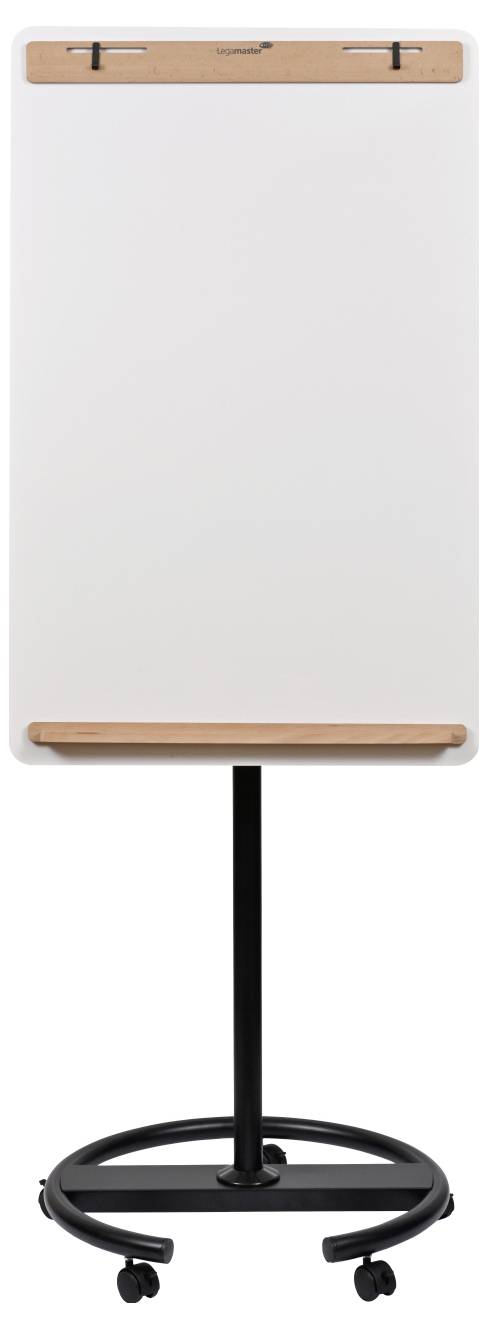 Ein mobiles Staffelei mit einer leeren Whiteboard, die Holzakzente und eine schwarze runde Basis mit Rollen aufweist.