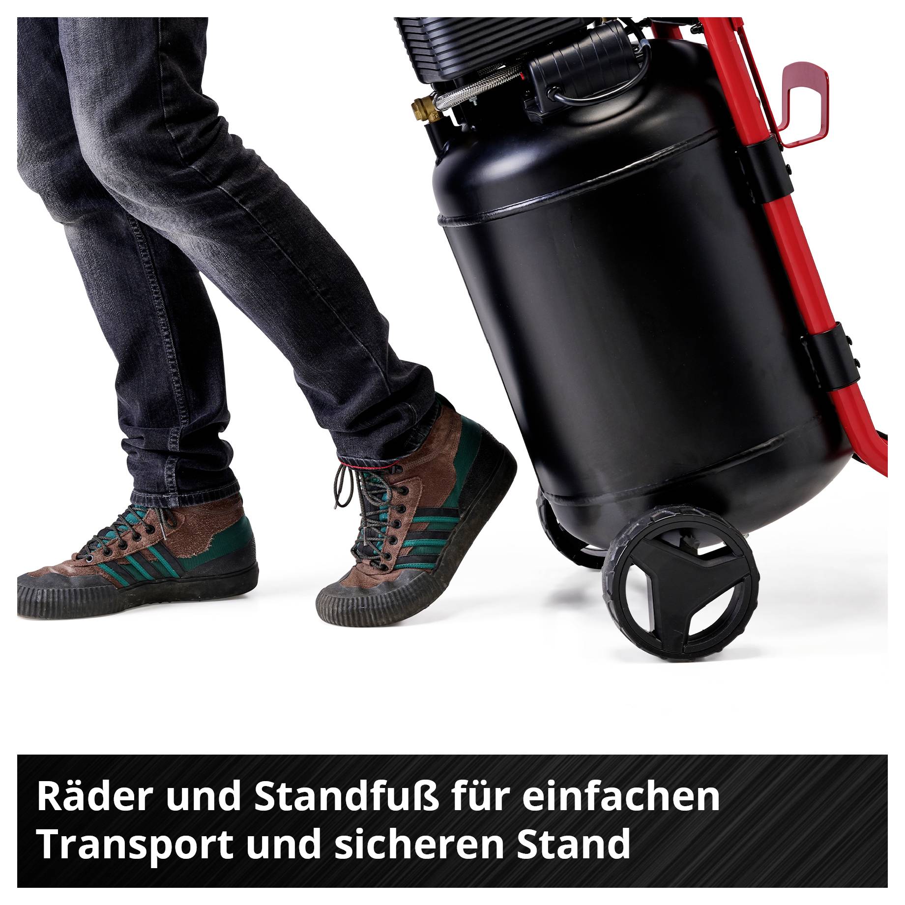 Person zieht einen schwarzen Behälter mit Rädern und Standfuß. Überschrift: 'Räder und Standfuß für einfachen Transport und sicheren Stand'.