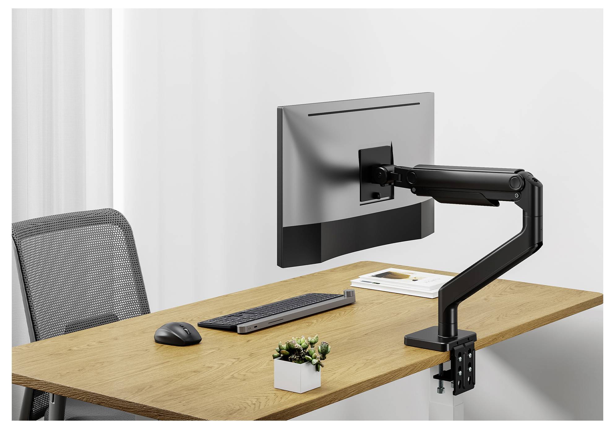 Eine schwarze Steckerleiste mit einem Stromausgang, zwei mit je 12W gekennzeichneten USB-A-Anschlüssen und einem mit 30W gekennzeichneten USB-C-Anschluss.