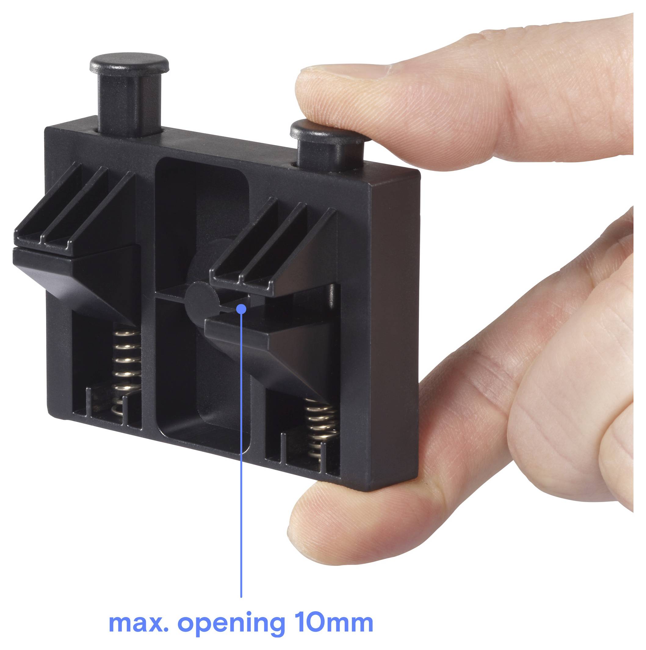 Eine Hand hält ein schwarzes Werkzeug mit zwei Federn und verstellbaren Spannvorrichtungen, beschriftet mit 