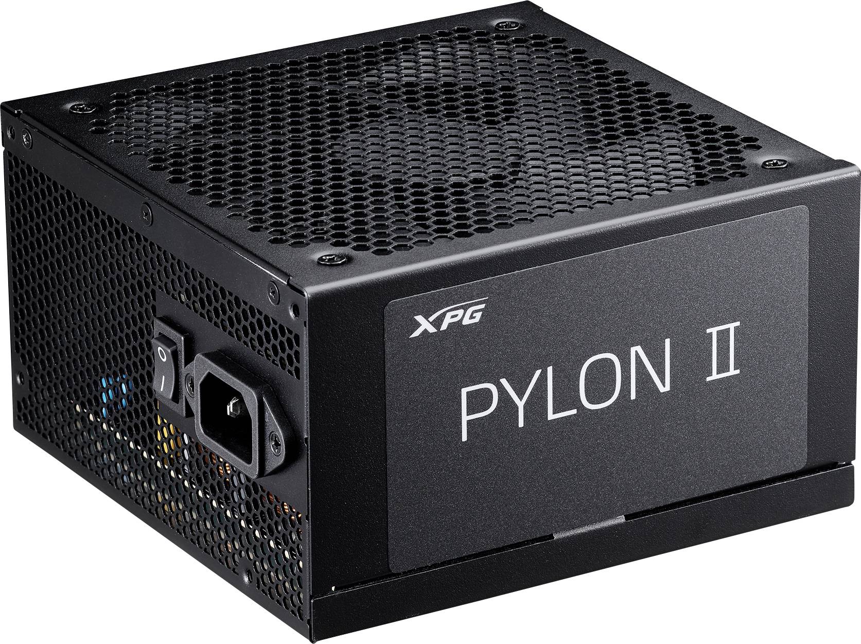 Ein schwarzes XPG Pylon II Netzteil mit Maschenbelüftung und einem Netzschalter, entwickelt für Computersysteme.