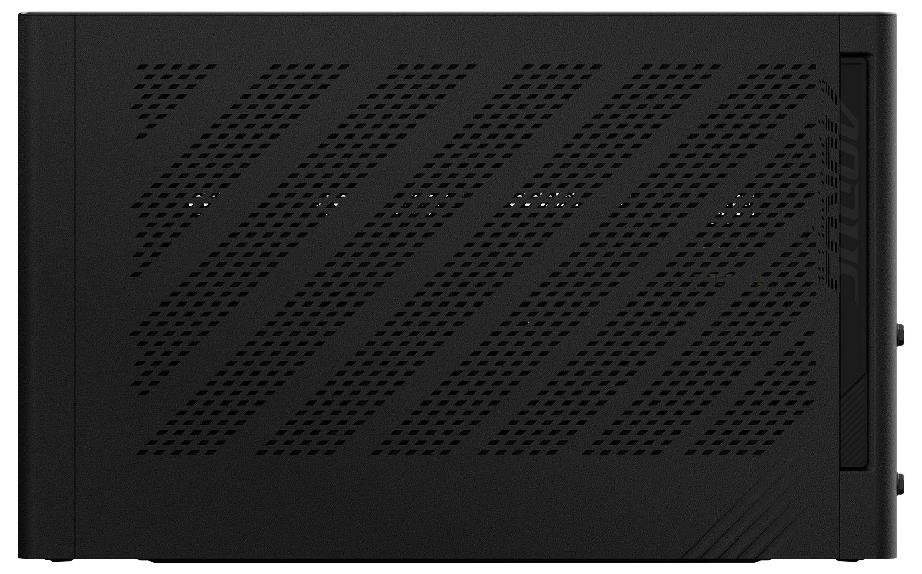 Eine schwarze Computergehäuse-Seitenwand mit diagonalen Belüftungslöchern und subtiler Markierung, entwickelt für optimale Luftzirkulation und moderne Ästhetik.