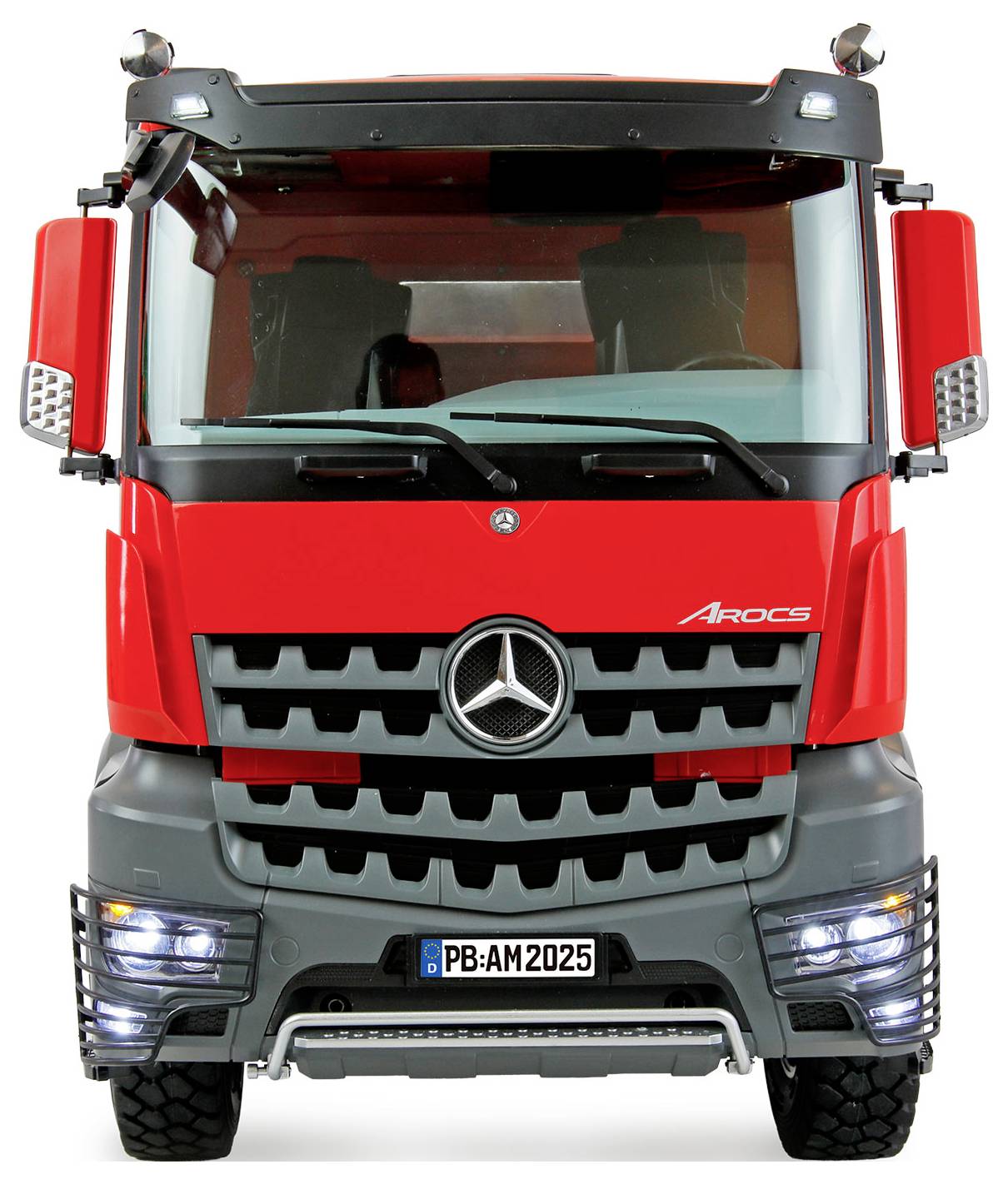 Roter Mercedes-Benz Arocs-Lastwagen, Frontansicht, mit robustem Kühlergrill und hervorgehobenem Markenfirmenlogo.