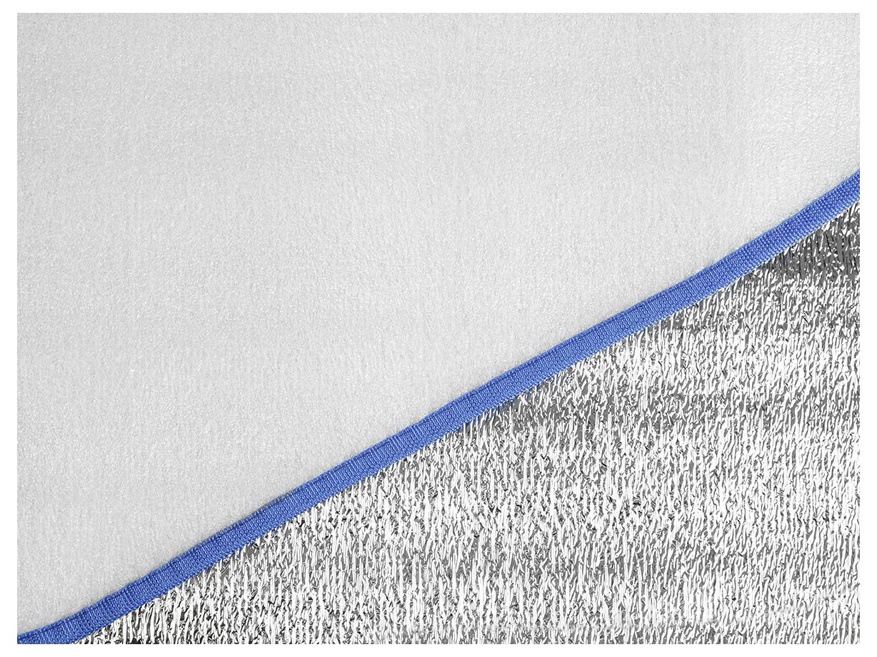 Ein Tuch mit blauem Rand teilt zwei Texturen: eine glatte weiße Oberfläche oben und eine raue, graue texturierte Oberfläche unten.