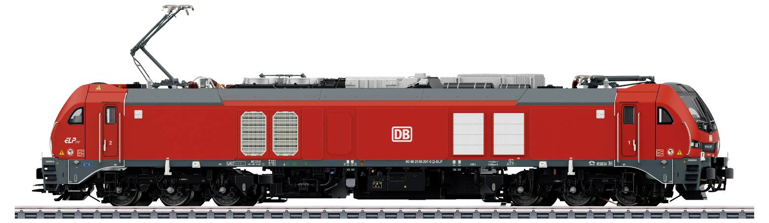 Eine rote elektrische Lokomotive mit mehreren Rädern auf einem Eisenbahngleis, mit dem DB-Logo und grauen Akzenten, von der Seite betrachtet.