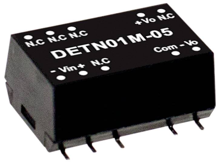 Eine schwarze elektronische Komponente mit der Beschriftung 'DETNO1M-05', die mehrere Pins und Markierungen wie 'N.C', 'Com', 'Vo' und Stromversorgungsanschlüsse aufweist.