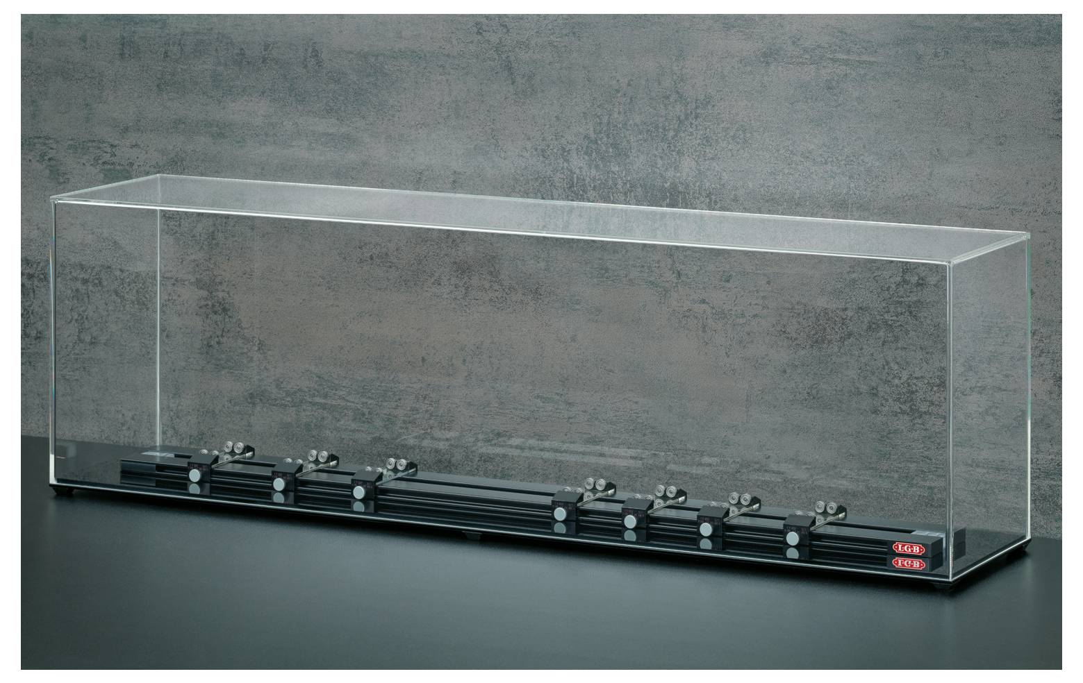 TRIX H0 L54000G Sammlervitrine Aluminium