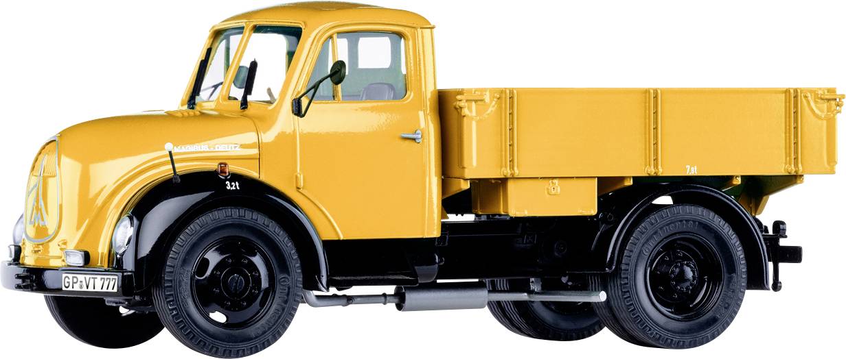 Ein gelber Oldtimer-Lastwagen mit offener Ladefläche, von der Seite betrachtet, mit klassischem geschwungenem Design und schwarzen Rädern.