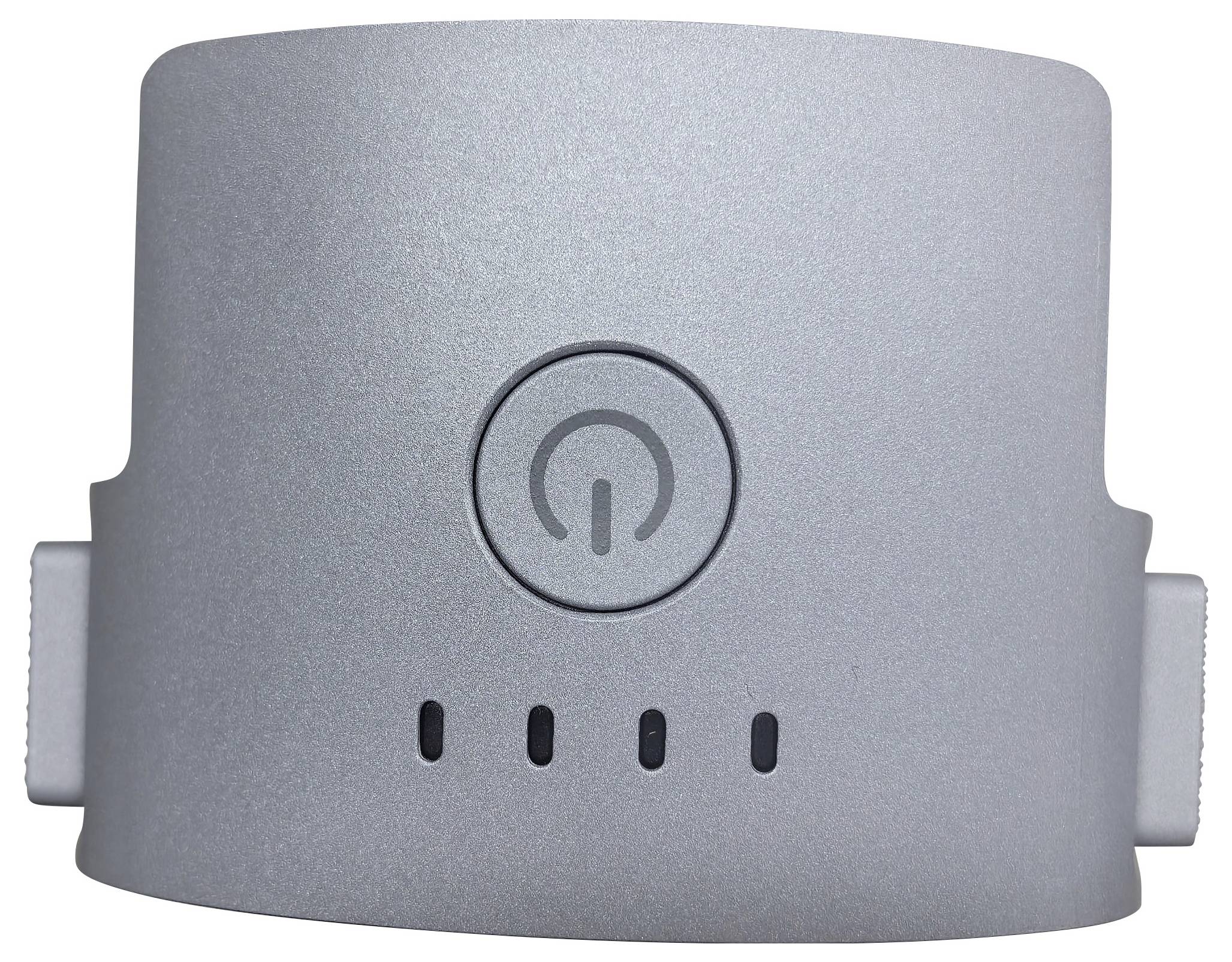 Ein graues Gerät mit einem Netzsymbol und vier vertikalen Schlitzen darunter, was mögliche Funktionalität oder Statusanzeiger andeutet.