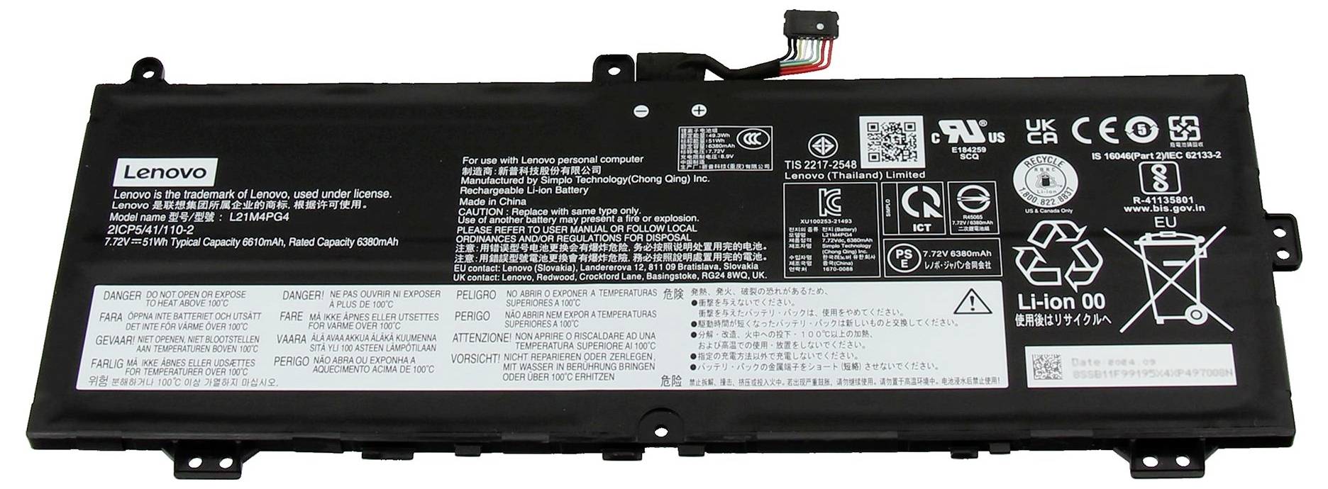 Laptop-Akku von Lenovo mit Sicherheitswarnungen, Zertifizierungen und technischen Spezifikationen. Schwarze rechteckige Form mit sichtbaren Anschluss-Kabeln.