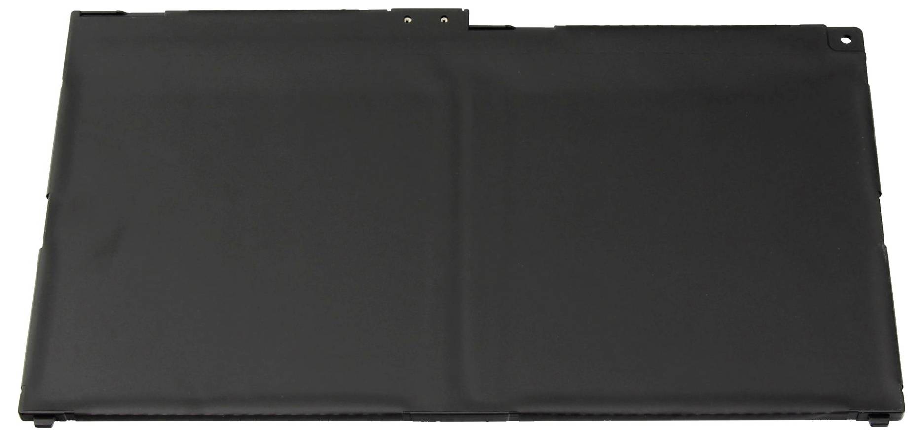 Eine flache, rechteckige, schwarze Batterie für einen Laptop, die vor einem weißen Hintergrund dargestellt ist.