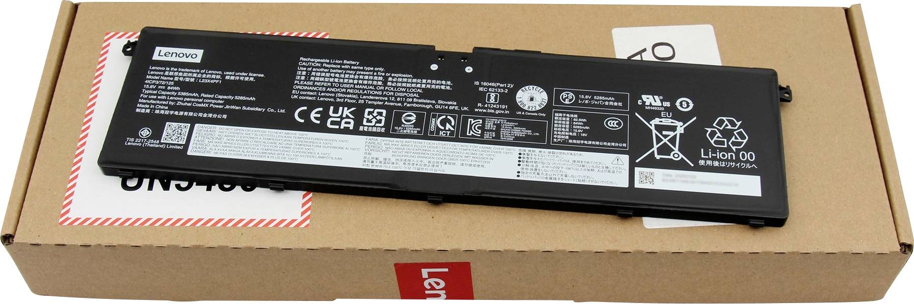 Eine Lenovo-Laptop-Batterie, die auf einer Pappschachtel liegt und Markensymbole, Sicherheitszeichen und Spezifikationen in mehreren Sprachen zeigt.