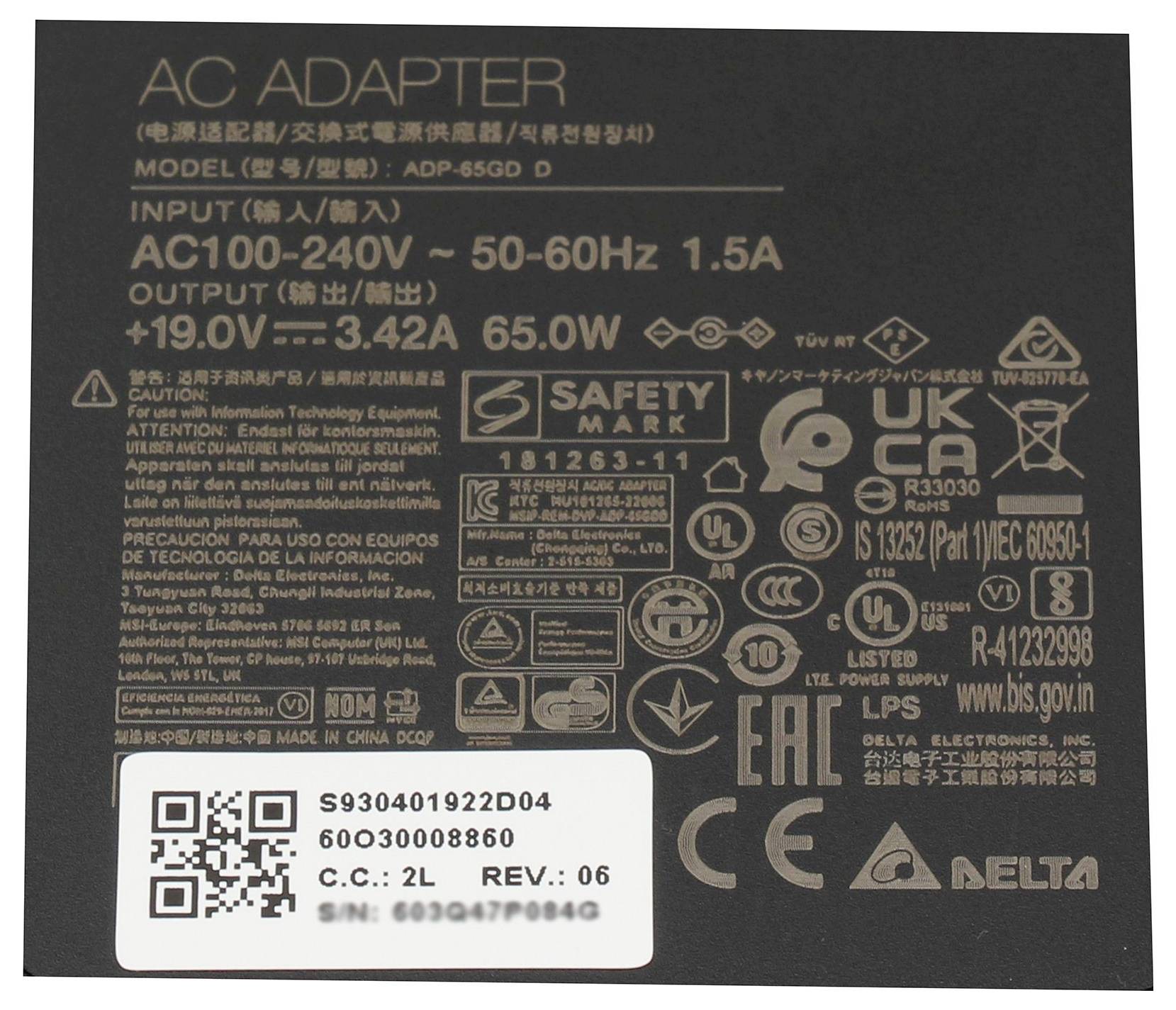 AC-Adapter mit Modell ADP-65GD, Eingangsspannung AC100-240V, Ausgangsspannung +19,0V, 3,42A, 65W. Sicherheits- und Zertifizierungslogos angezeigt.