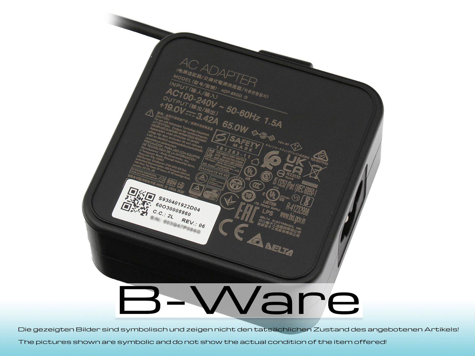 Ein schwarzer Netzteil mit mehreren Zertifizierungen und Spezifikationen, darunter 'AC100-240V', '50-60Hz', '1.5A' und '65.0W'.