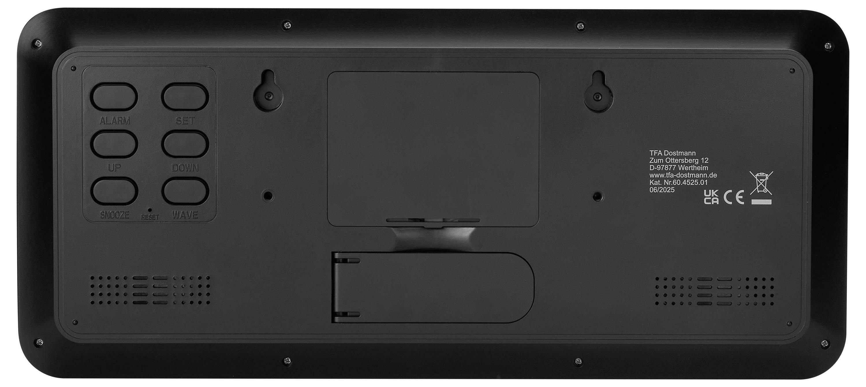 Das Bild zeigt die Rückseite eines Geräts mit verschiedenen Anschlüssen und Tasten, einschließlich Befestigungsschlitzen und regulatorischen Informationen auf der rechten Seite.