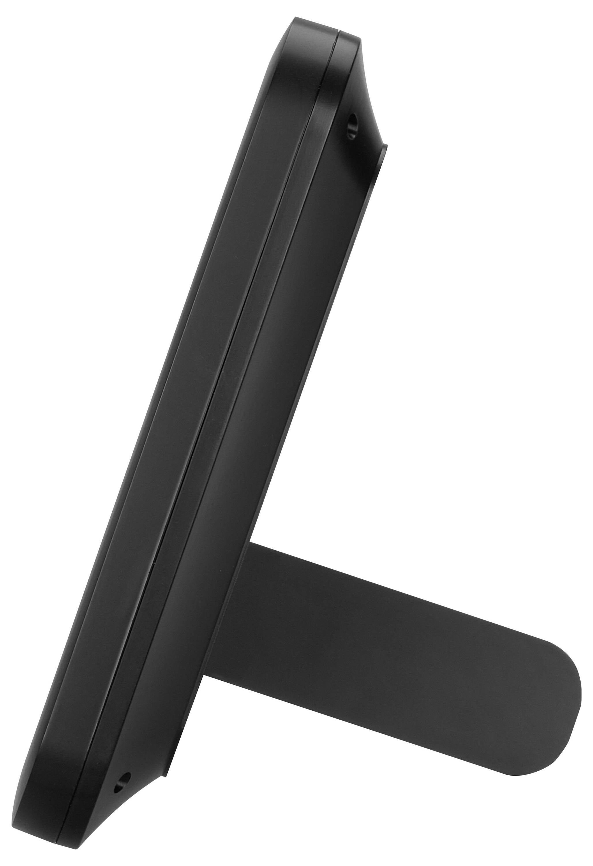 Ein schwarzer digitaler Fotorahmen steht auf einer flachen Unterlage, von der Seite betrachtet.