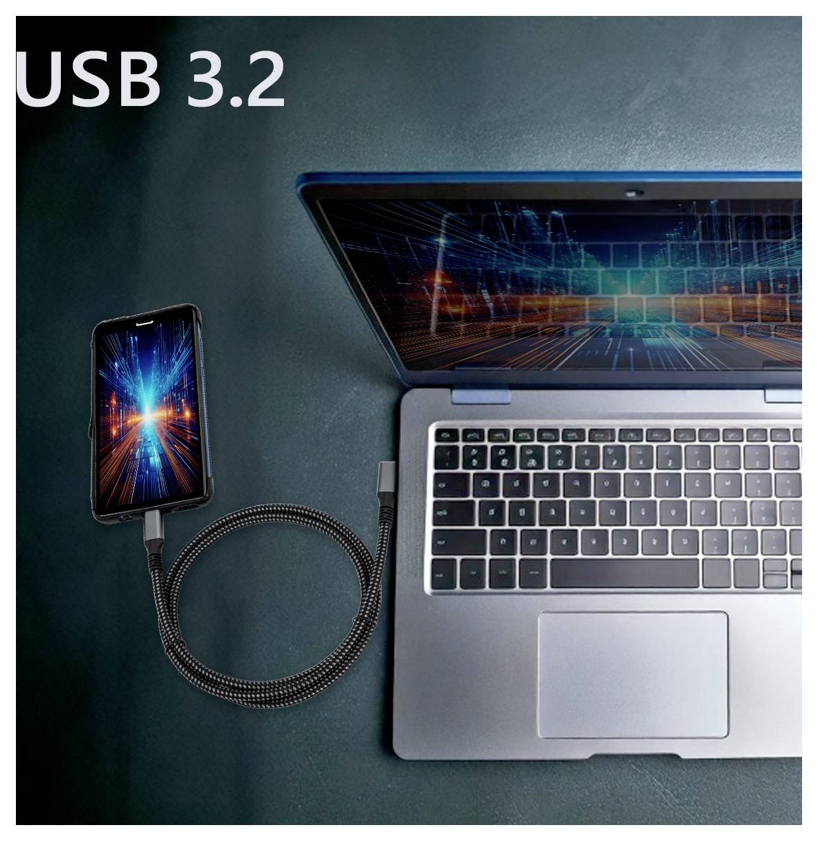 Ein Smartphone ist über ein USB-3.2-Kabel mit einem Laptop verbunden. Der Laptop-Bildschirm zeigt eine digitale Benutzeroberfläche.
