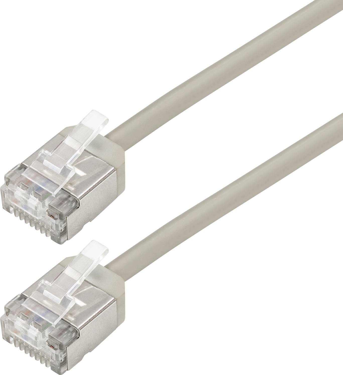 Eine Nahaufnahme von zwei beigen Ethernet-Kabeln mit transparenten Steckern auf weißem Hintergrund, die ihr Design und ihre Struktur zeigt.