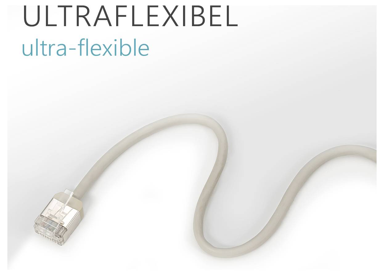 Ein Netzwerkkabel in Wellenform liegt auf einer grauen Oberfläche. Text oben links: 'ULTRAFLEXIBEL, ultra-flexible'.