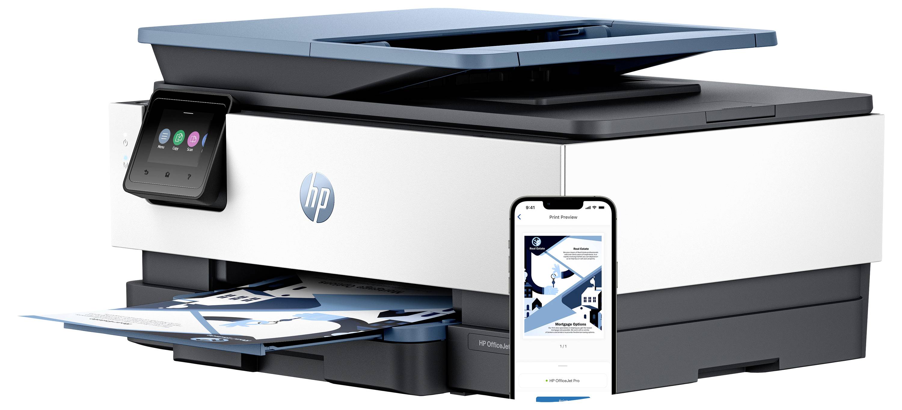 HP Multifunktionsdrucker mit Touchscreen beim Drucken von Dokumenten; ein Smartphone davor deutet auf mobiles Drucken oder Scan-Steuerung hin.