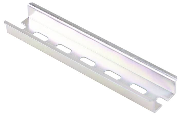 Ein Metallkanal mit gleichmäßig verteilten Schlitzen entlang seiner Länge, der zum Montieren oder Abstützen von Kabeln und Ausrüstung verwendet wird.