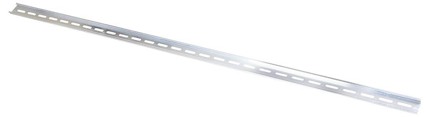 Eine lange, metallische Winkelschiene mit Schlitzen, die häufig in Regalen oder Lagersystemen verwendet wird und Reihen von gleichmäßig angeordneten rechteckigen Löchern aufweist.