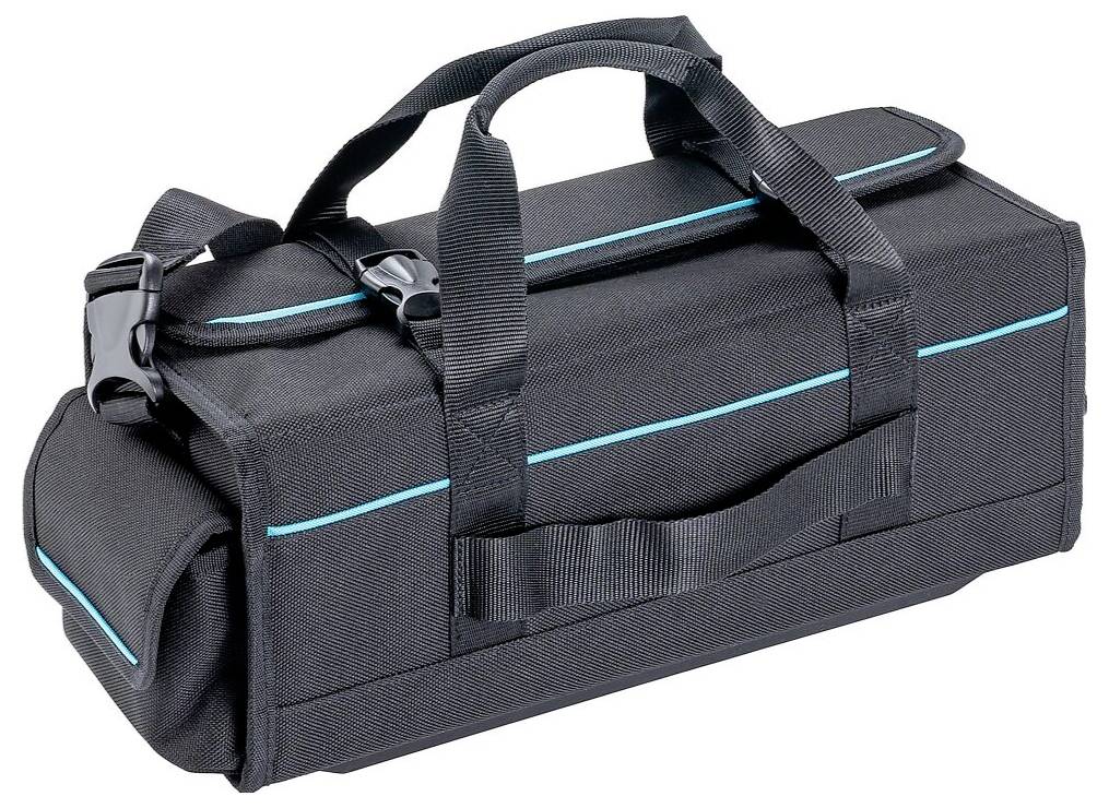 Eine schwarze Kameratasche mit türkisfarbener Einfassung, ausgestattet mit mehreren Reißverschlüssen und Tragegriffen.