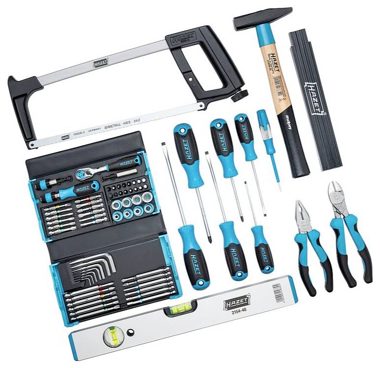 Ein Satz verschiedener Handwerkzeuge und Schraubendreher, einschließlich einer Säge, eines Hammers, einer Zange und einer Wasserwaage, ordentlich für allgemeine Verwendung und Reparaturen organisiert.