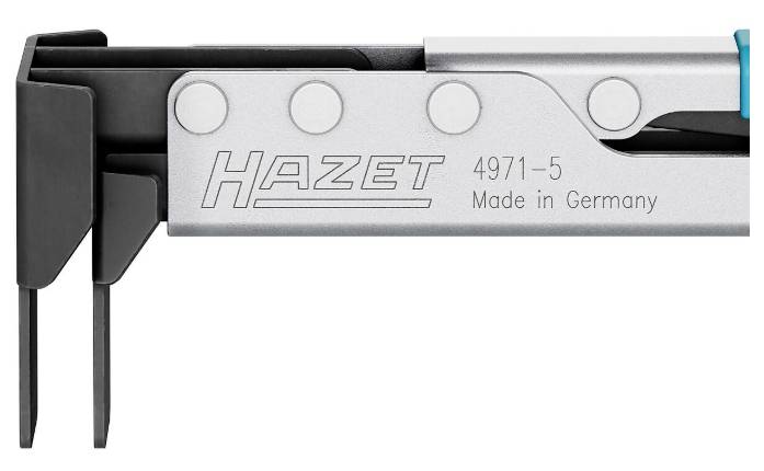 'HAZET 4971-5' Text auf einem metalischen Werkzeugteil, beschriftet mit 'Made in Germany'. Das Werkzeug verfügt über eine robuste Konstruktion mit sichtbaren Nieten.