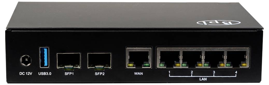 Frontansicht eines schwarzen Netzwerkgeräts mit Anschlüssen, einschließlich USB 3.0, SFP1, SFP2, WAN und vier LAN-Ports, die auf dem Panel beschriftet sind.