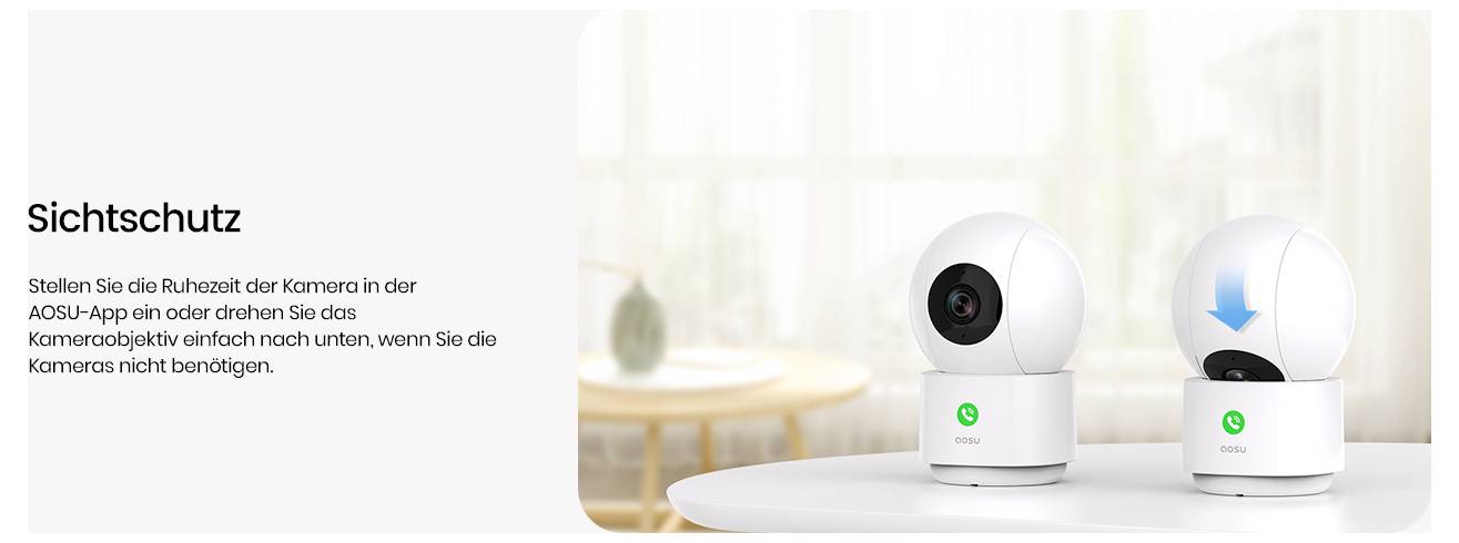 Zwei weiße kugelförmige Sicherheitskameras auf einem Tisch. Eine Kamera hat eine Linse, die nach vorne gerichtet ist, während die andere nach unten zeigt.