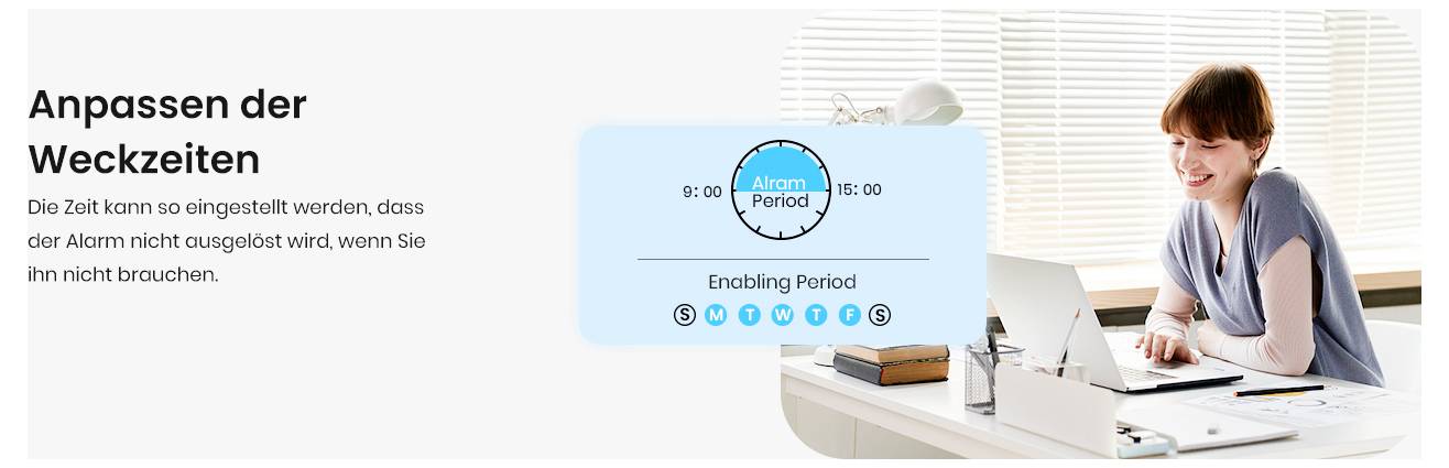 Eine Person, die an einem Schreibtisch mit einem Laptop arbeitet. Text lautet: 'Anpassen der Weckzeiten.' Eine Illustration eines Alarmzeitraums zeigt Einstellungen von 00:00 bis 06:00.